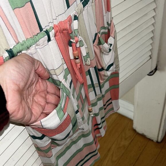 Limited Edition Beach 🏖️ Dress 🖼️ Deco Look 👀Miamibased hotel 🏨 The Webster - Picture 5 of 17